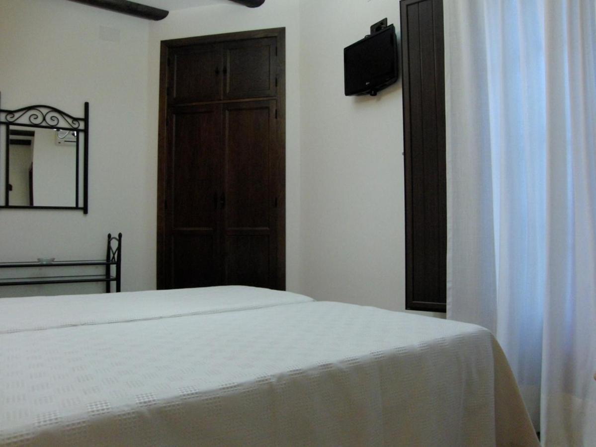 אלמדן דה לה פלטה Hotel El Romeral חדר תמונה